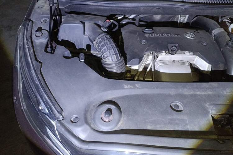 Used Buick GL8 2017 28T Avenir Avia National Emission Standard V Engine Bay Right