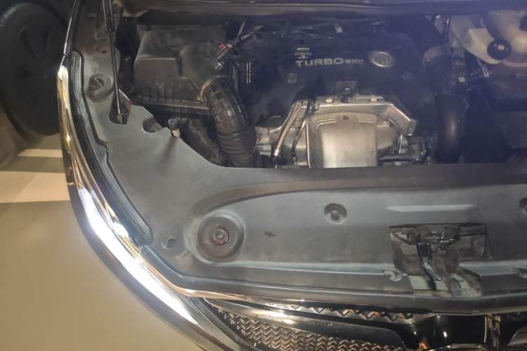 Used Buick GL8 2017 28T Avenir Avia National Emission Standard V Engine Bay Right