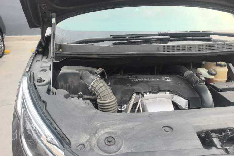 Used Buick GL8 2017 ES 28T Flagship Model China V Standard Engine Bay Right
