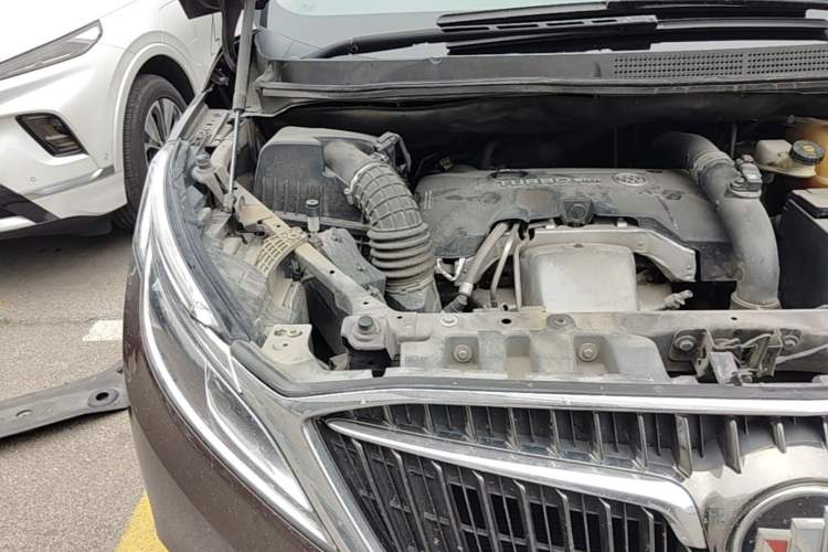 Used Buick GL8 2017 ES 28T Flagship Model China V Standard Engine Bay Right