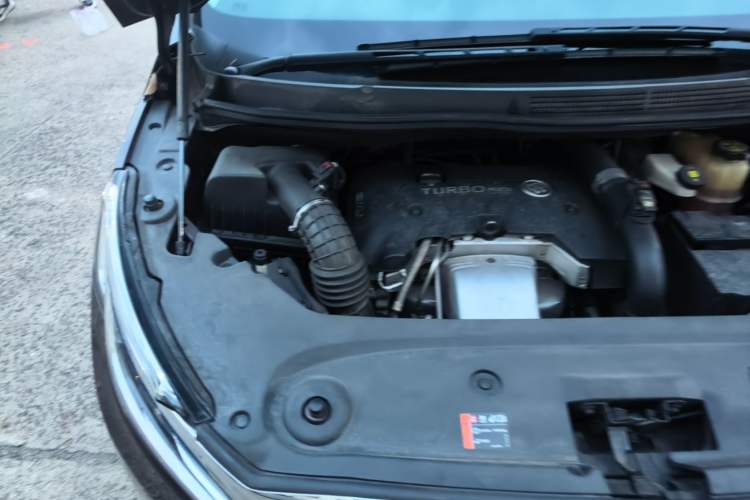 Used Buick GL8 2017 28T Avenir Avia National Emission Standard V Engine Bay Right