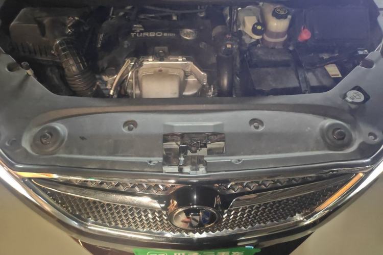 Used Buick GL8 2017 28T Avenir Avia National Emission Standard V Engine Bay