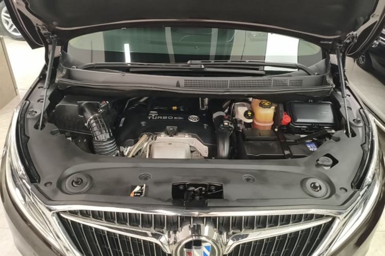 Used Buick GL8 2017 ES 28T Flagship Model China V Standard Engine Bay