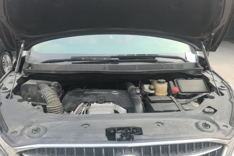 Used Buick GL8 2017 ES 28T Flagship Model China V Standard Engine Bay
