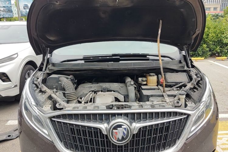 Used Buick GL8 2017 ES 28T Flagship Model China V Standard Engine Bay