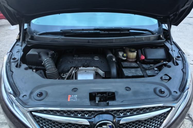 Used Buick GL8 2017 28T Avenir Avia National Emission Standard V Engine Bay