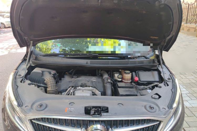 Used Buick GL8 2017 ES 28T Flagship Model China V Standard Engine Bay