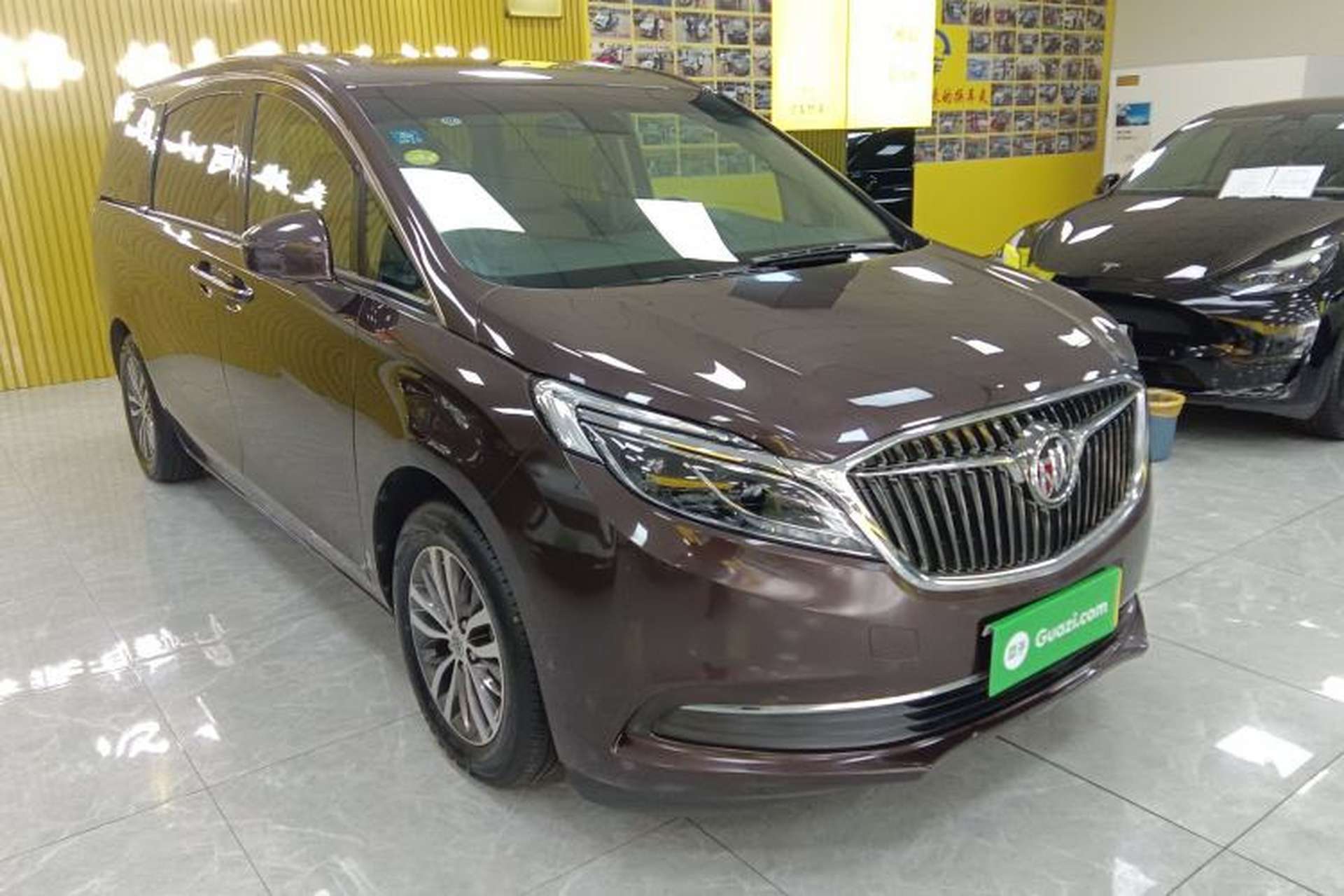 Used Buick GL8 2017 ES 28T Luxury Model China V Standard Front Right 45 Deg