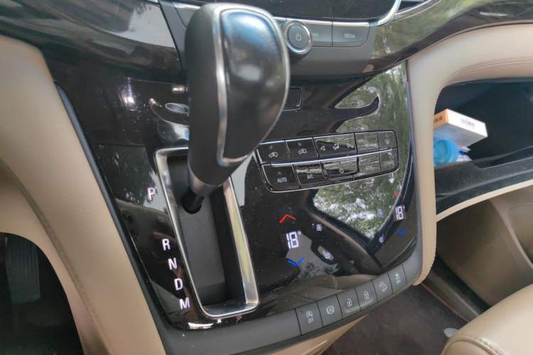 Used Buick GL8 2017 ES 28T Luxury Model China V Standard Gear Lever