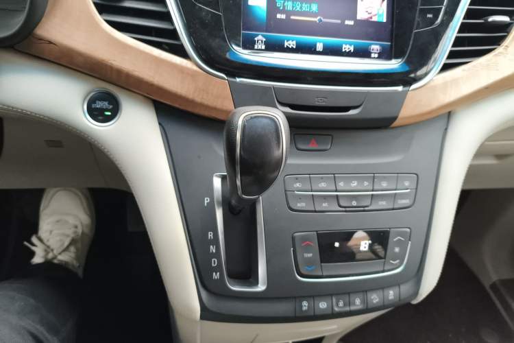 Used Buick GL8 2017 ES 28T Comfort Model China V Standard Gear Lever
