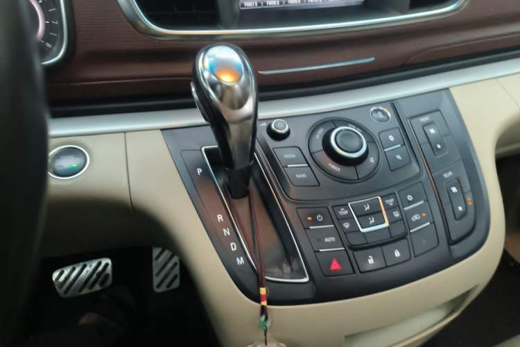 Used Buick GL8 2017 25S Luxury Version China V Standard Gear Lever