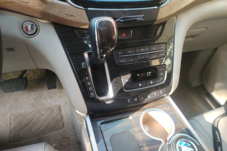 Used Buick GL8 2017 ES 28T Comfort Model China V Standard Gear Lever