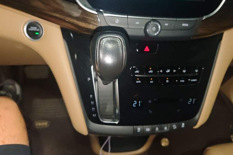 Used Buick GL8 2017 ES 28T Luxury Model China V Standard Gear Lever