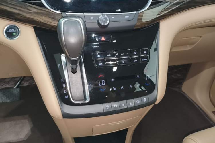 Used Buick GL8 2017 ES 28T Flagship Model China V Standard Gear Lever