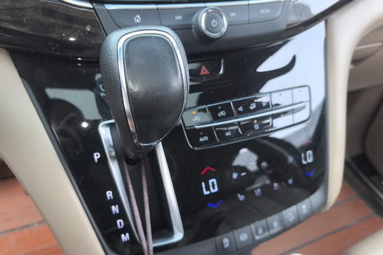 Used Buick GL8 2017 ES 28T Flagship Model China V Standard Gear Lever