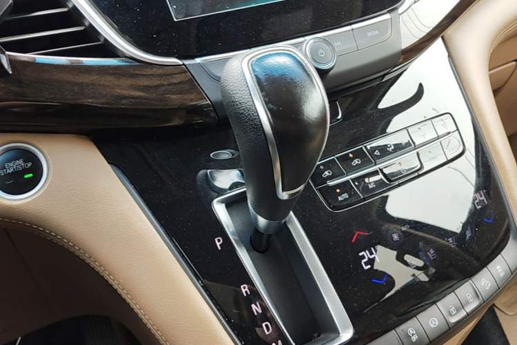 Used Buick GL8 2017 ES 28T Flagship Model China V Standard Gear Lever