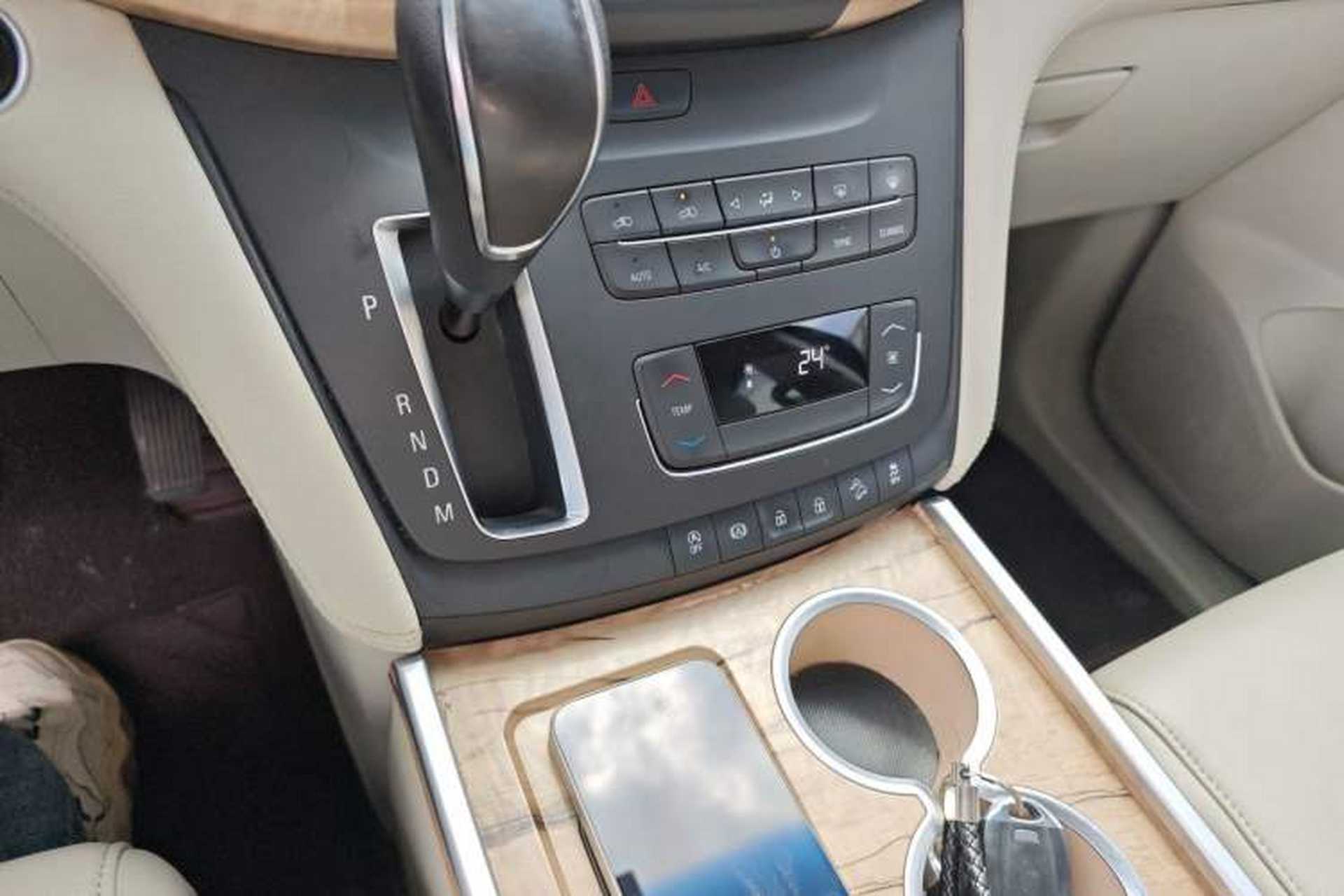 Used Buick GL8 2017 ES 28T Comfort Model China V Standard Gear Lever
