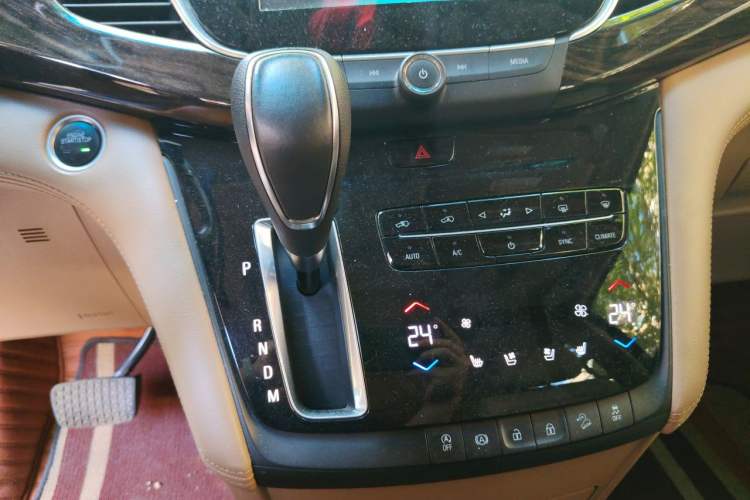 Used Buick GL8 2017 ES 28T Flagship Model China V Standard Gear Lever