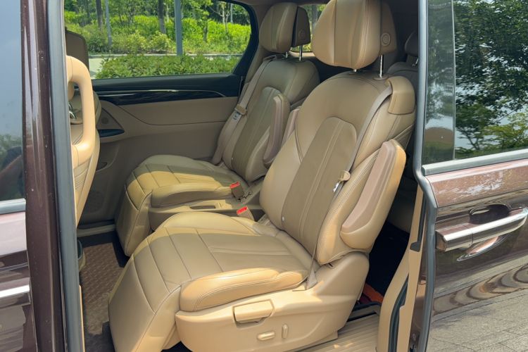 Used Buick GL8 2017 ES 28T Luxury Model China V Standard Interior 1