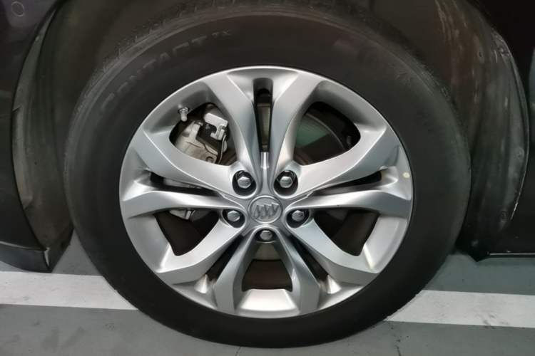 Used Buick GL8 2017 28T Avenir Avia National Emission Standard V Left Front Wheel Hub