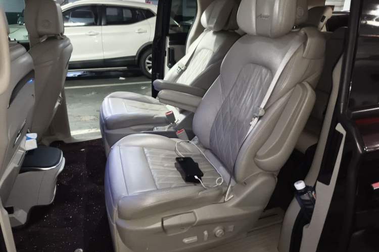Used Buick GL8 2017 28T Avenir Avia National Emission Standard V Left Rear Seat