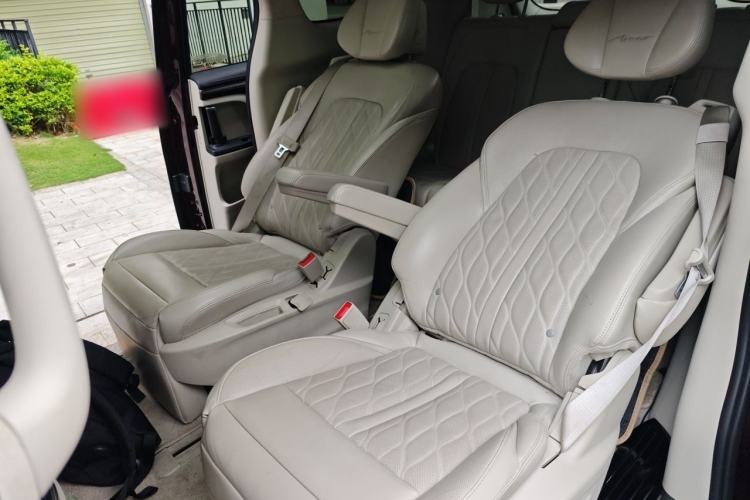Used Buick GL8 2017 28T Avenir Avia National Emission Standard V Left Rear Seat