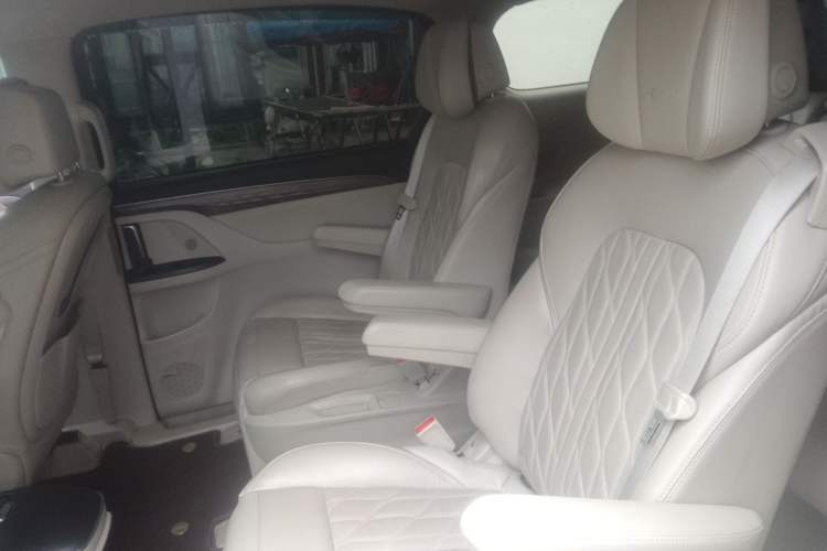 Used Buick GL8 2017 28T Avenir Avia National Emission Standard V Left Rear Seat
