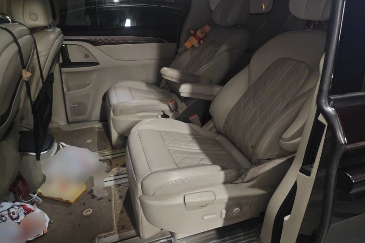 Used Buick GL8 2017 28T Avenir Avia National Emission Standard V Left Rear Seat