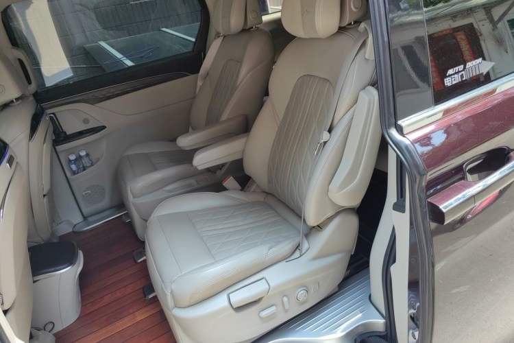 Used Buick GL8 2017 28T Avenir Avia National Emission Standard V Left Rear Seat