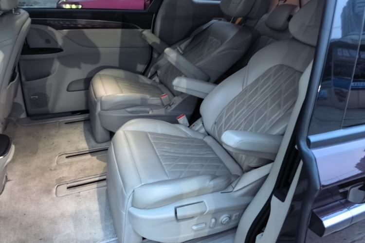 Used Buick GL8 2017 28T Avenir Avia National Emission Standard V Left Rear Seat