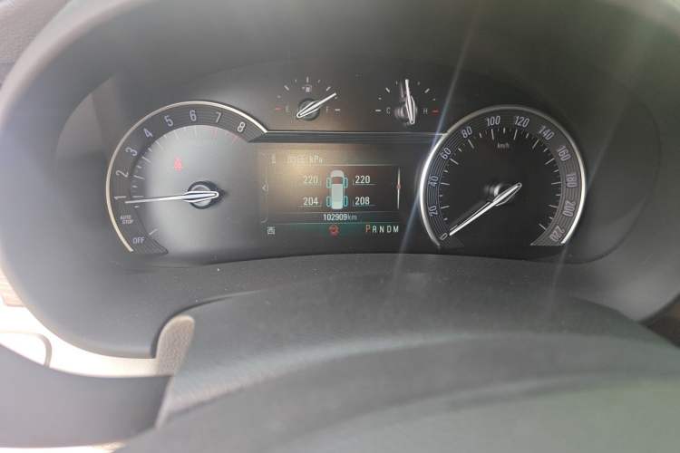 Used Buick GL8 2017 28T Avenir Avia National Emission Standard V Odometer Close Up