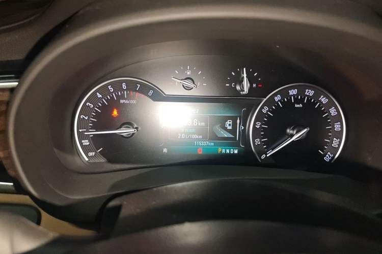 Used Buick GL8 2017 ES 28T Luxury Model China V Standard Odometer Close Up