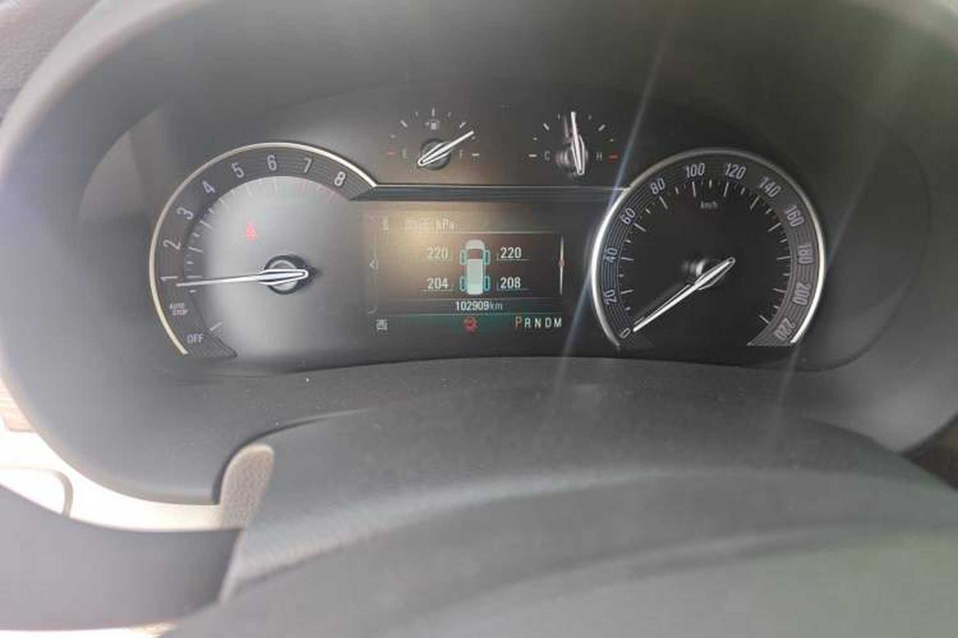 Used Buick GL8 2017 28T Avenir Avia National Emission Standard V Odometer Close Up