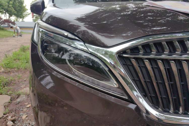 Used Buick GL8 2017 ES 28T Luxury Model China V Standard Right Front Headlight