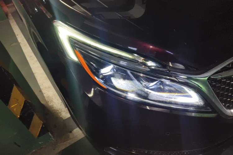 Used Buick GL8 2017 28T Avenir Avia National Emission Standard V Right Front Headlight