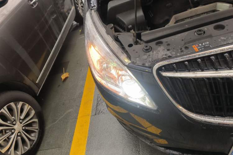 Used Buick GL8 2017 25S Luxury Version China V Standard Right Front Headlight