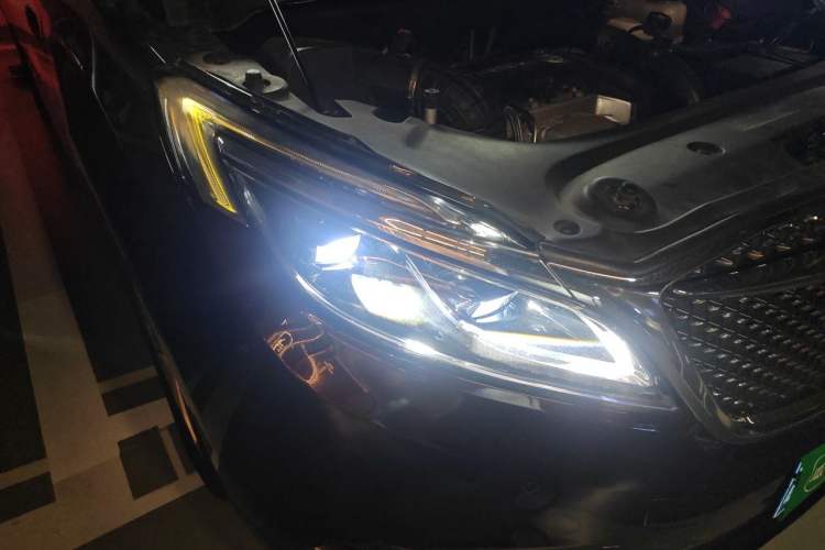 Used Buick GL8 2017 28T Avenir Avia National Emission Standard V Right Front Headlight
