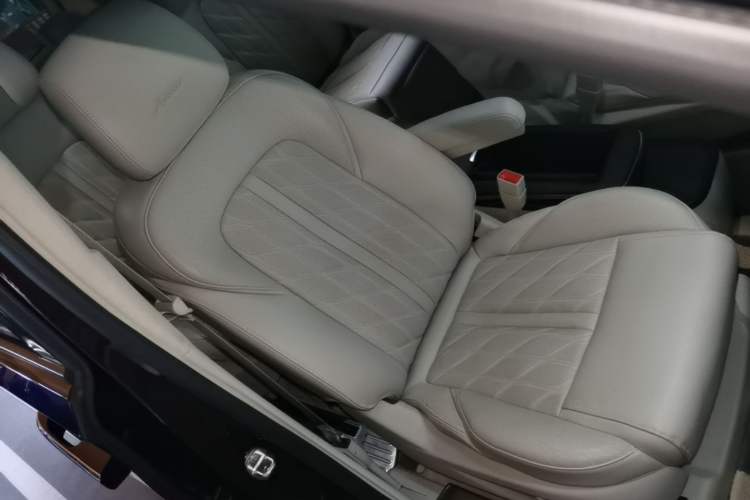 Used Buick GL8 2017 28T Avenir Avia National Emission Standard V Right Front Seat