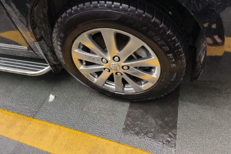 Used Buick GL8 2017 25S Luxury Version China V Standard Right Front Wheel Hub