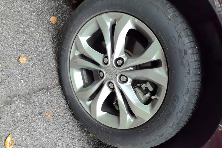 Used Buick GL8 2017 28T Avenir Avia National Emission Standard V Right Front Wheel Hub