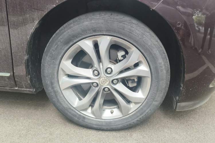 Used Buick GL8 2017 28T Avenir Avia National Emission Standard V Right Front Wheel Hub