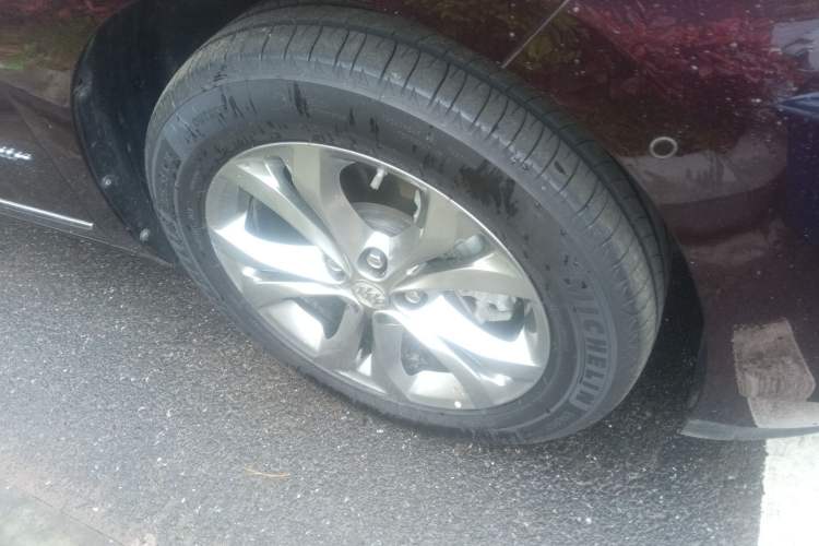 Used Buick GL8 2017 28T Avenir Avia National Emission Standard V Right Front Wheel Hub