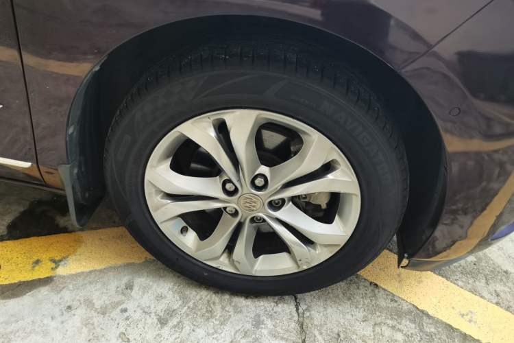 Used Buick GL8 2017 28T Avenir Avia National Emission Standard V Right Front Wheel Hub