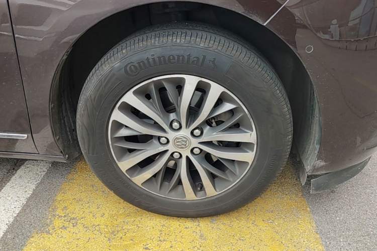 Used Buick GL8 2017 ES 28T Flagship Model China V Standard Right Front Wheel Hub