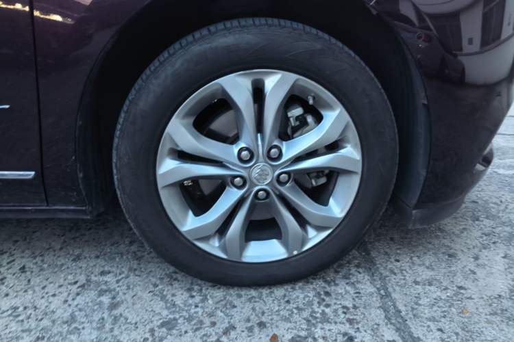Used Buick GL8 2017 28T Avenir Avia National Emission Standard V Right Front Wheel Hub