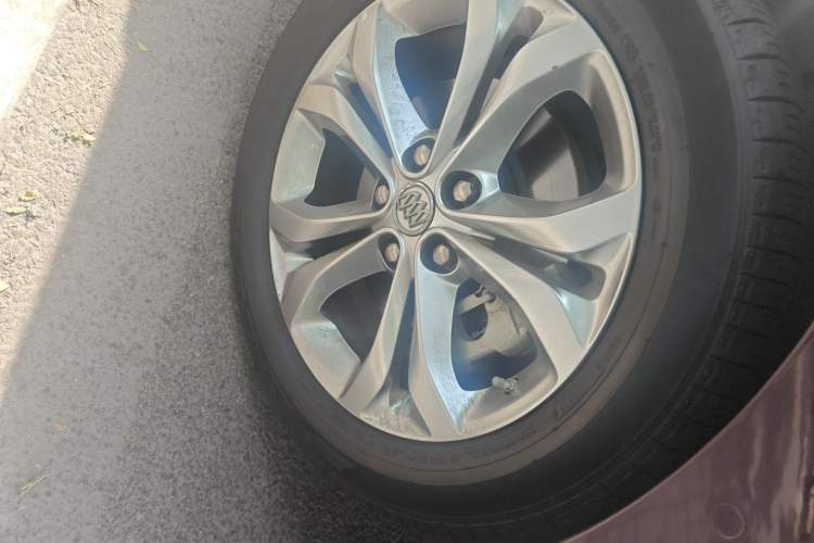 Used Buick GL8 2017 28T Avenir Avia National Emission Standard V Right Front Wheel Hub