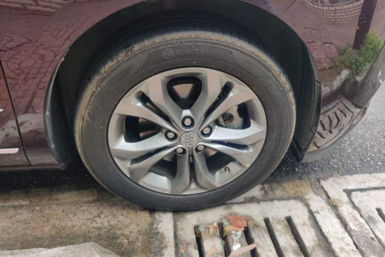 Used Buick GL8 2017 28T Avenir Avia National Emission Standard V Right Front Wheel Hub