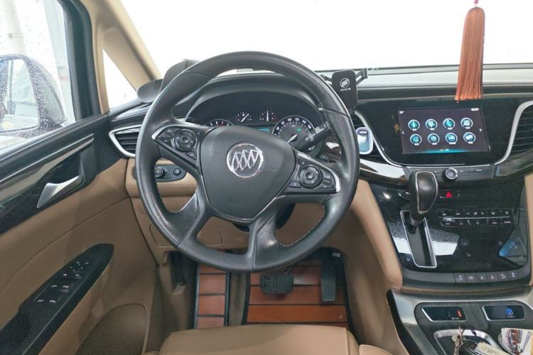 Used Buick GL8 2017 ES 28T Luxury Model China V Standard Steering Wheel