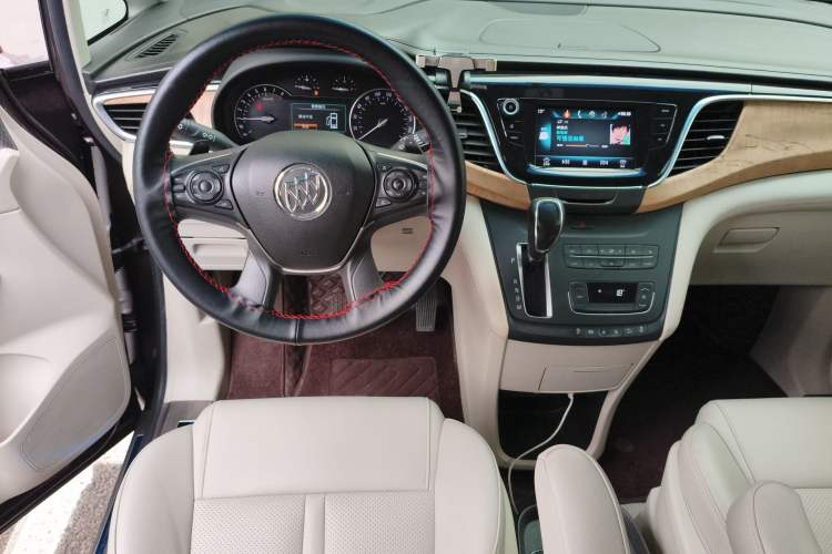 Used Buick GL8 2017 ES 28T Comfort Model China V Standard Steering Wheel
