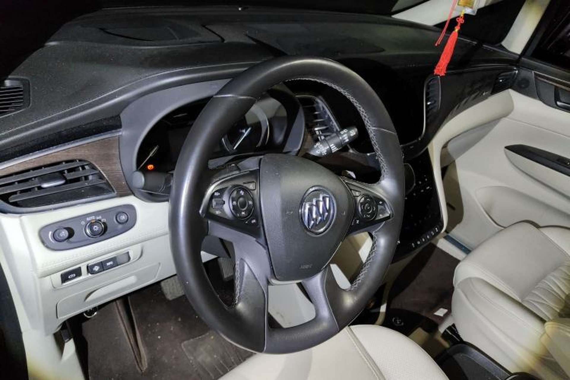 Used Buick GL8 2017 28T Avenir Avia National Emission Standard V Steering Wheel